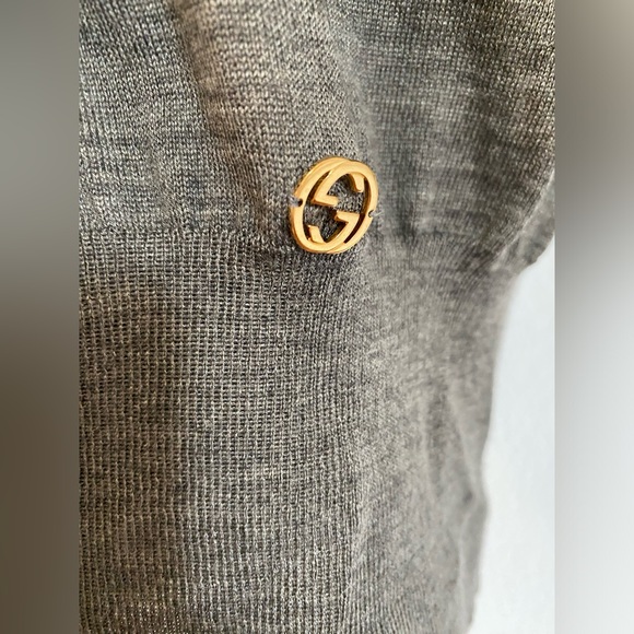 Gucci cashmere, silk and wool cardigan with gold designer buttons and gold logo. - Picture 6 of 16